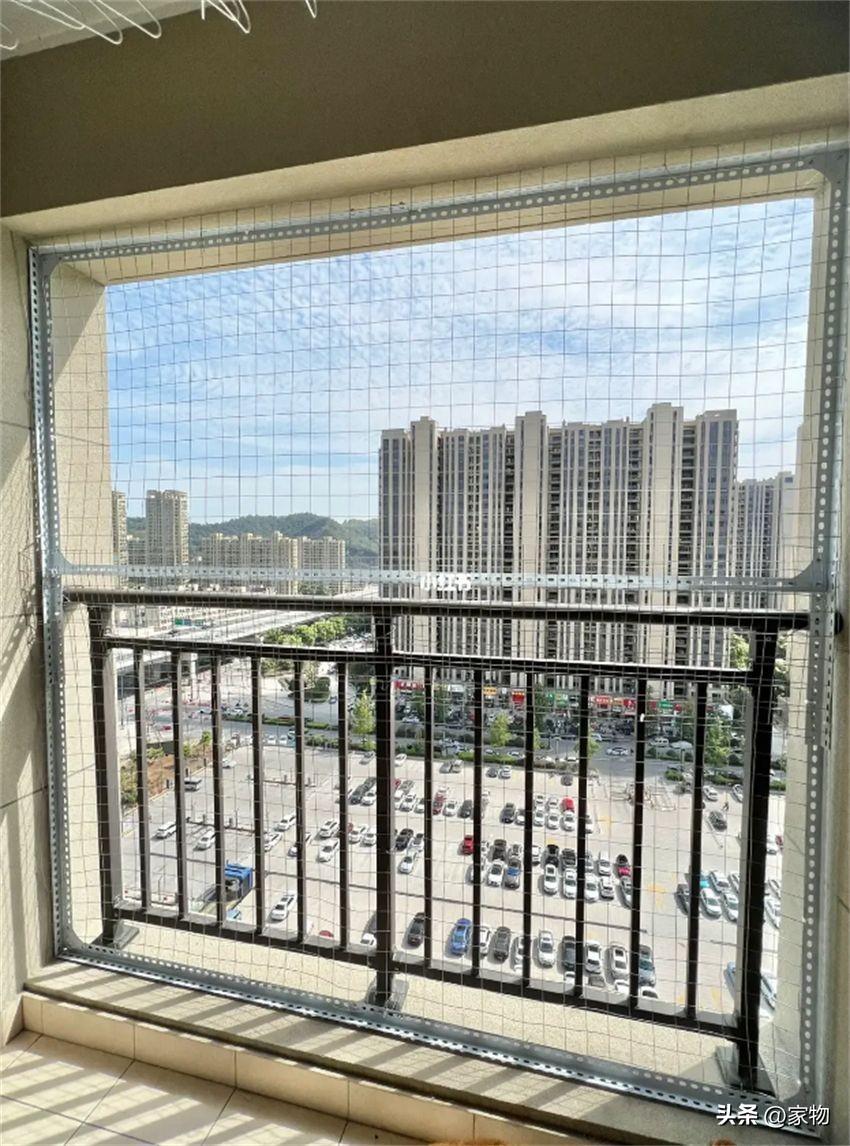 The balconies of high-rise buildings are sealed, and the property management does not allow the removal of guardrails! After seeing this operation at my neighbor’s house, I’m convinced