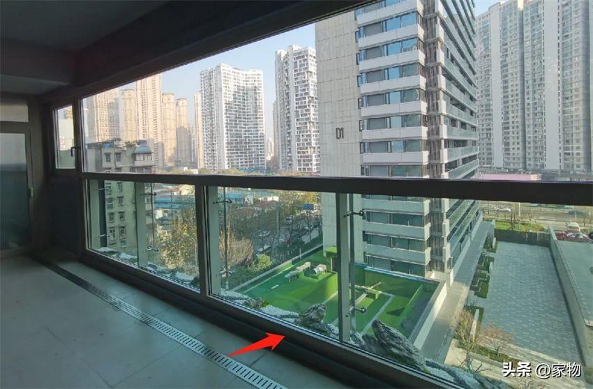 The balconies of high-rise buildings are sealed, and the property management does not allow the removal of guardrails! After seeing this operation at my neighbor’s house, I’m convinced