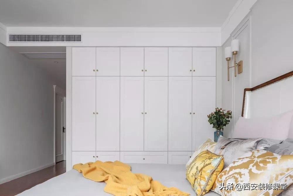 Customized wardrobe doors, which one looks better?