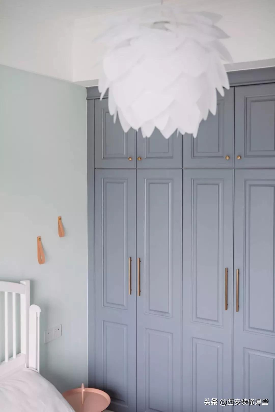 Customized wardrobe doors, which one looks better?
