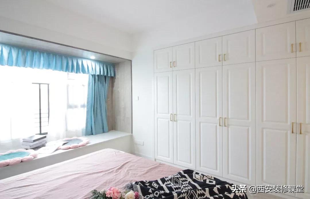 Customized wardrobe doors, which one looks better?