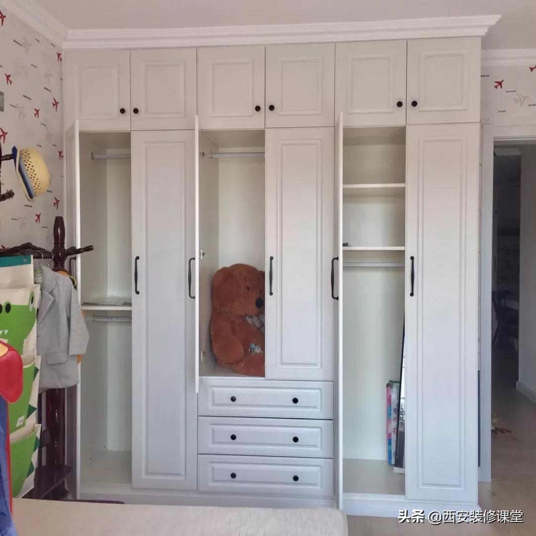 Customized wardrobe doors, which one looks better?