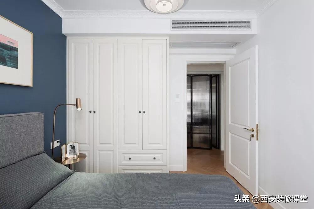Customized wardrobe doors, which one looks better?