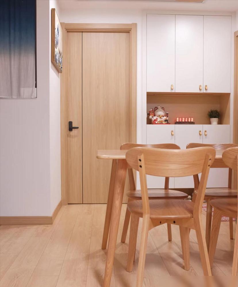 How to choose between solid wood doors and solid wood composite doors? Give you comparative results to make the right choice during decoration