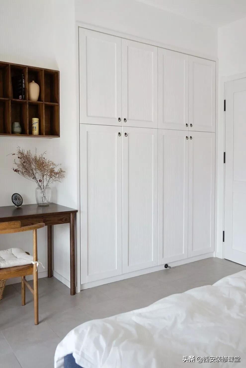 Customized wardrobe doors, which one looks better?