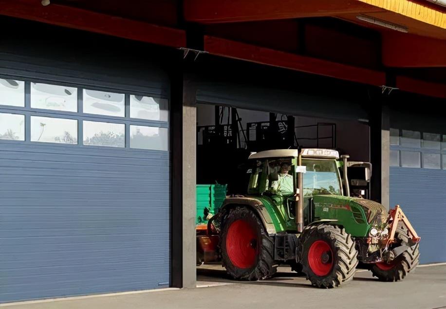 When choosing a segmented lift door, it’s enough to know these things