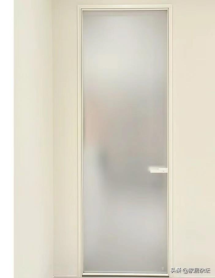 More and more people do not install Changhong glass doors in their bathrooms. This is now a popular practice, which looks better and is easier to use.
