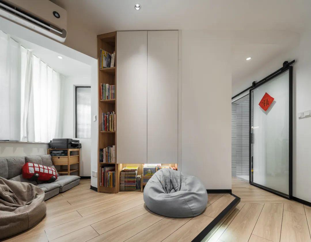 The house I bought has two balconies. How can I decorate and utilize them?