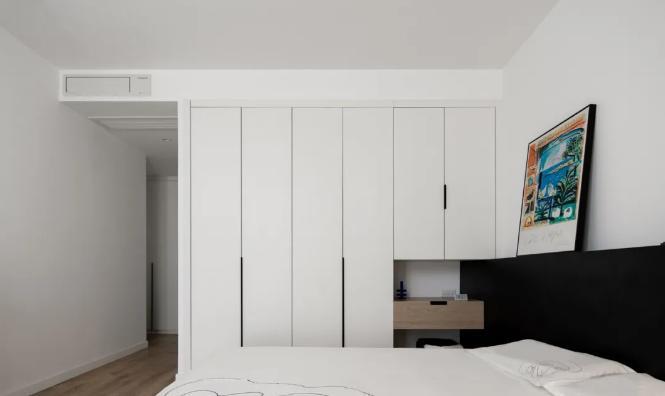 What material is best for wardrobe doors? I listened to the advice of friends who have been shopping guides and bought something that saves money and is durable.