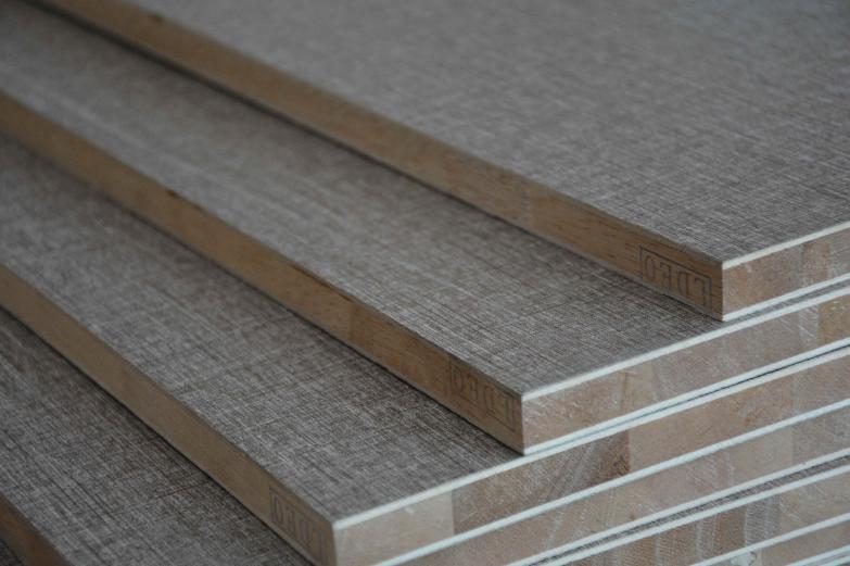 What material is best for wardrobe doors? I listened to the advice of friends who have been shopping guides and bought something that saves money and is durable.