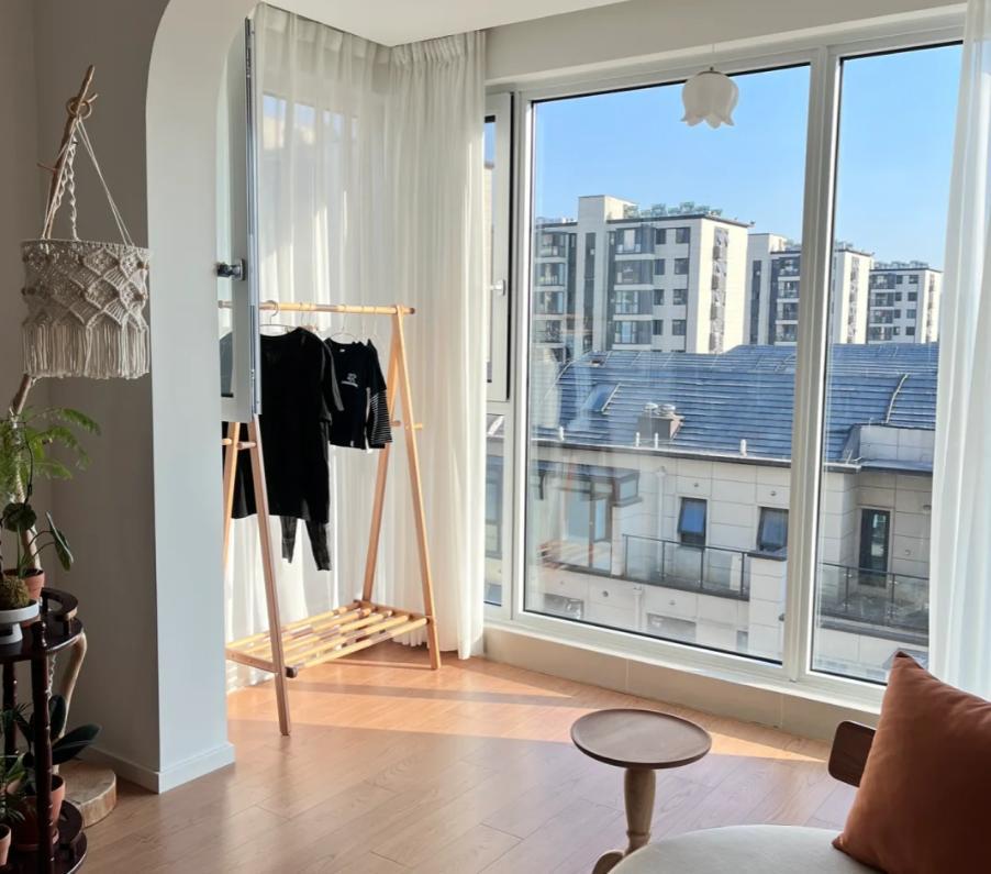 I admit that I am a \"local dog\"! I didn’t expect that the balcony would be so cool after being designed like this.