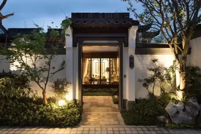 Chinese style courtyard door, too trenchant