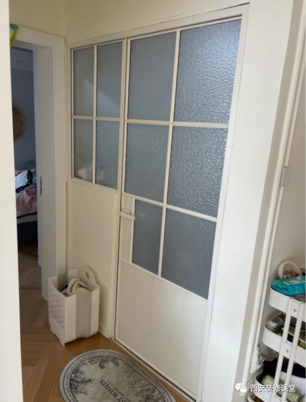 Bathroom door and window to meet lighting and space value