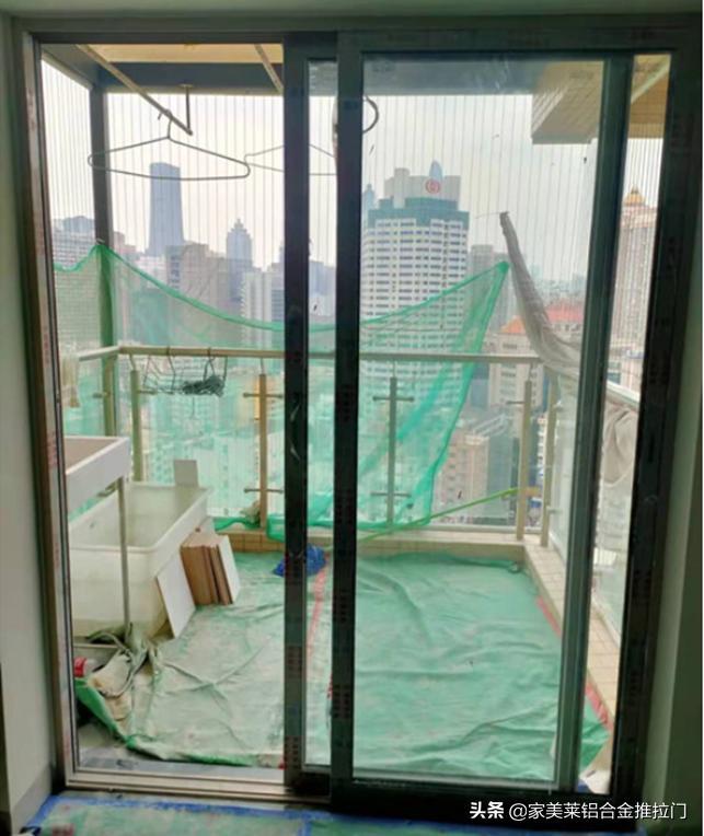 Why do many people choose titanium-magnesium alloy sliding doors?