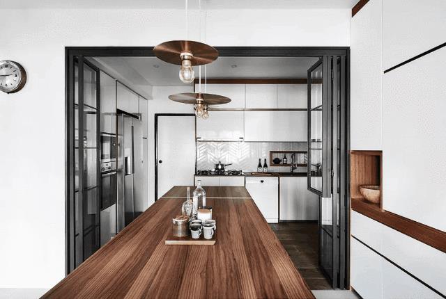 No more sliding doors in the kitchen! Nowadays, this kind of \"folding door\" is popular, which saves space and is easy to use.