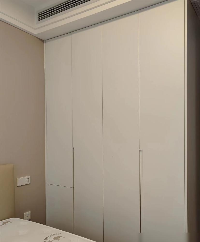 The bedroom is too small and the furniture clashes, causing the wardrobe door to be blocked? Teach you 6 tricks to solve problems easily