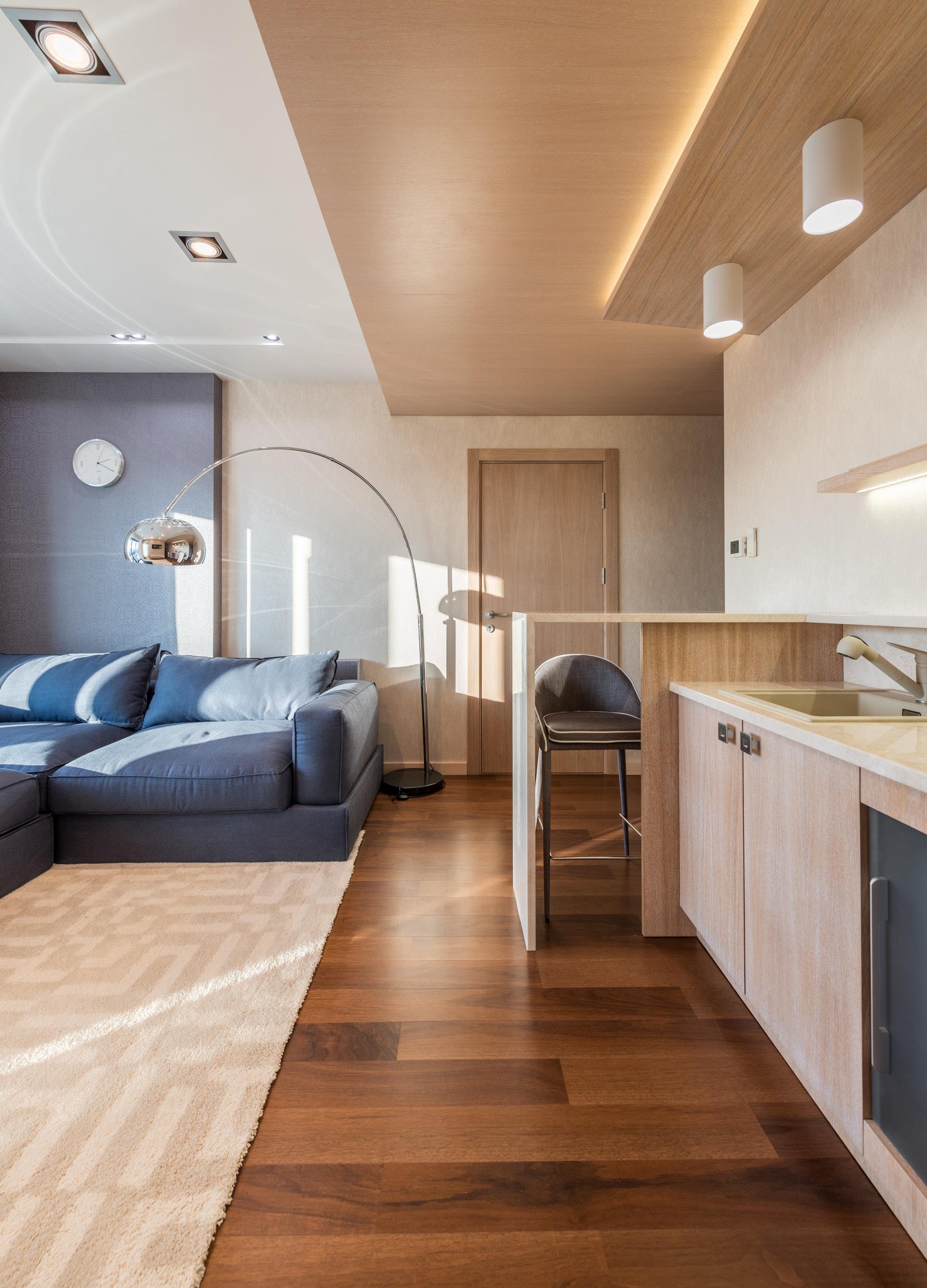 If you want to buy wooden doors that are durable and beautiful, remember to pay attention to these points
