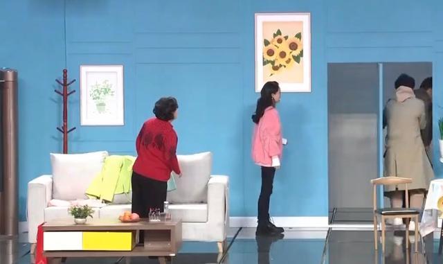 Why do the doors of Jia Ling’s house meet during the Spring Festival Gala? What are the advantages and disadvantages of invisible doors, revolving doors, and barn doors?