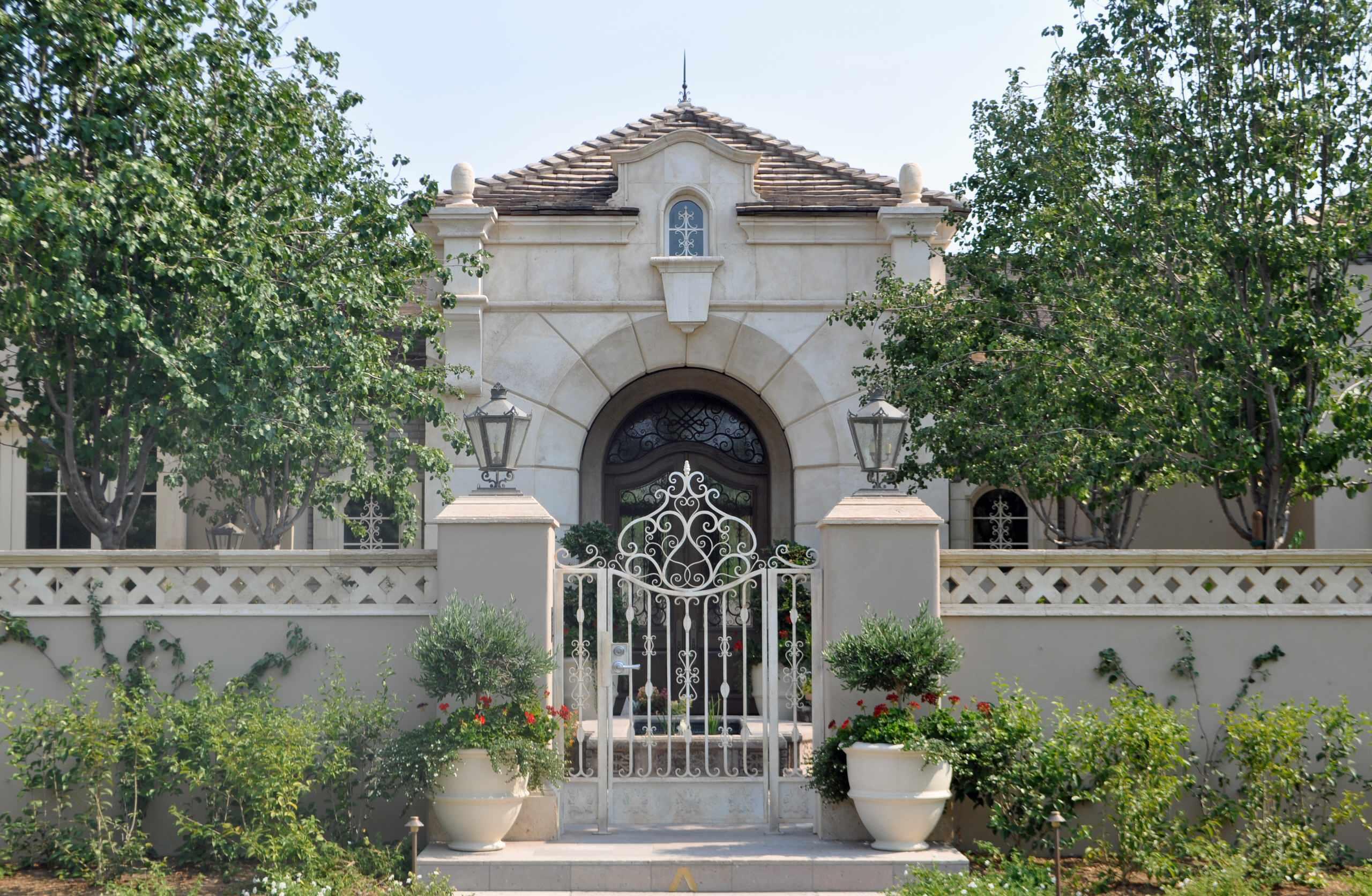 This patio entrance door is something you’ll never forget once you take a look at it.