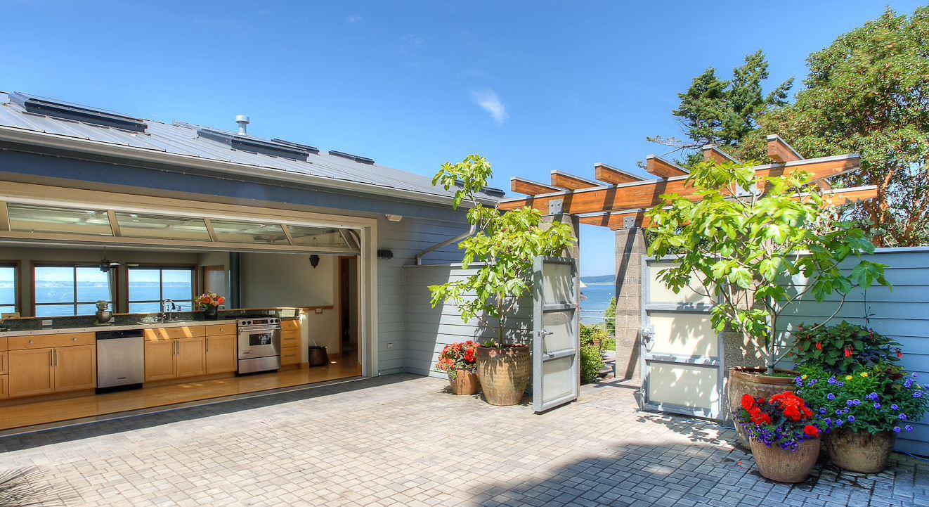 This patio entrance door is something you’ll never forget once you take a look at it.