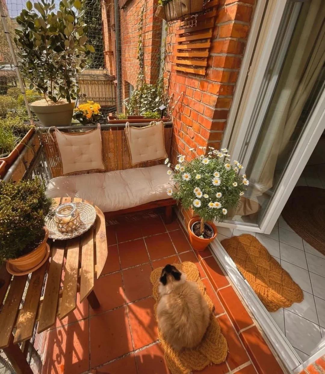 Do you know how foreigners design their balconies?