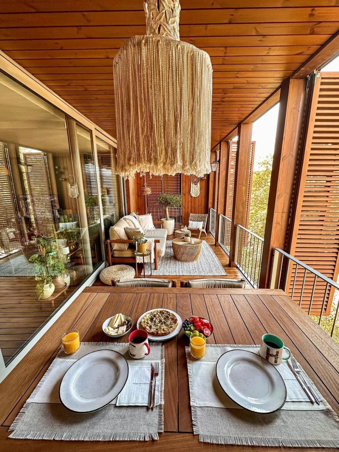 Do you know how foreigners design their balconies?