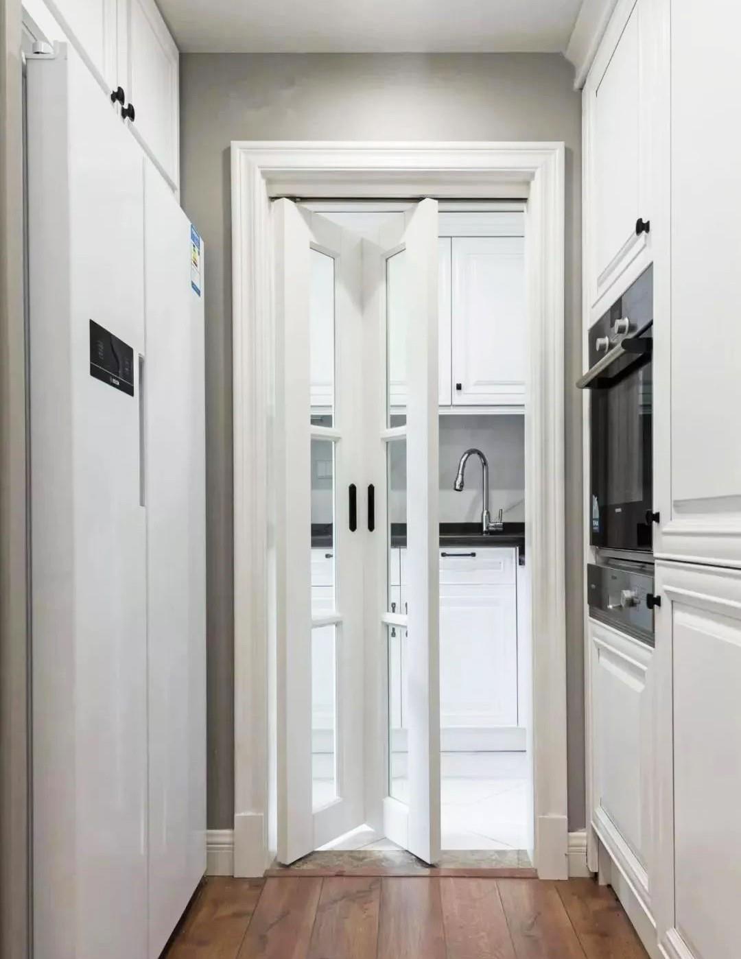 Few families choose traditional sliding doors. These 4 new \"sliding doors\" are eye-catching and really good.
