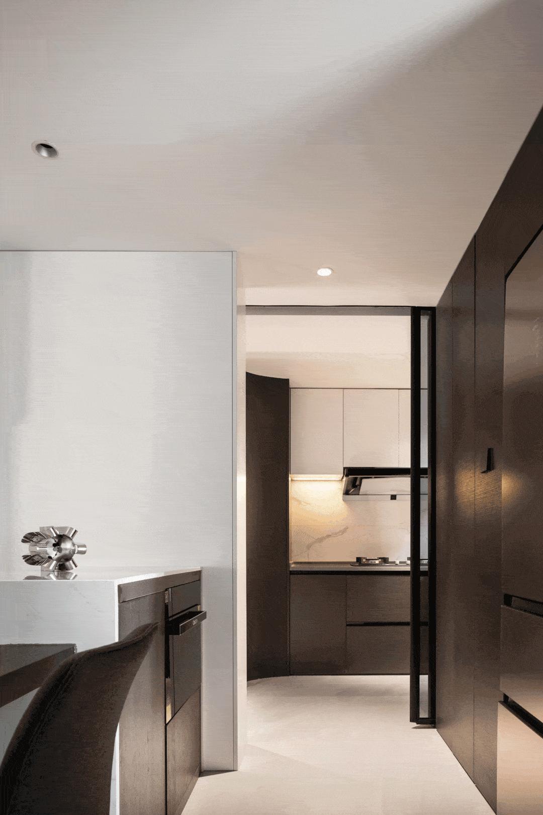 Few families choose traditional sliding doors. These 4 new \"sliding doors\" are eye-catching and really good.