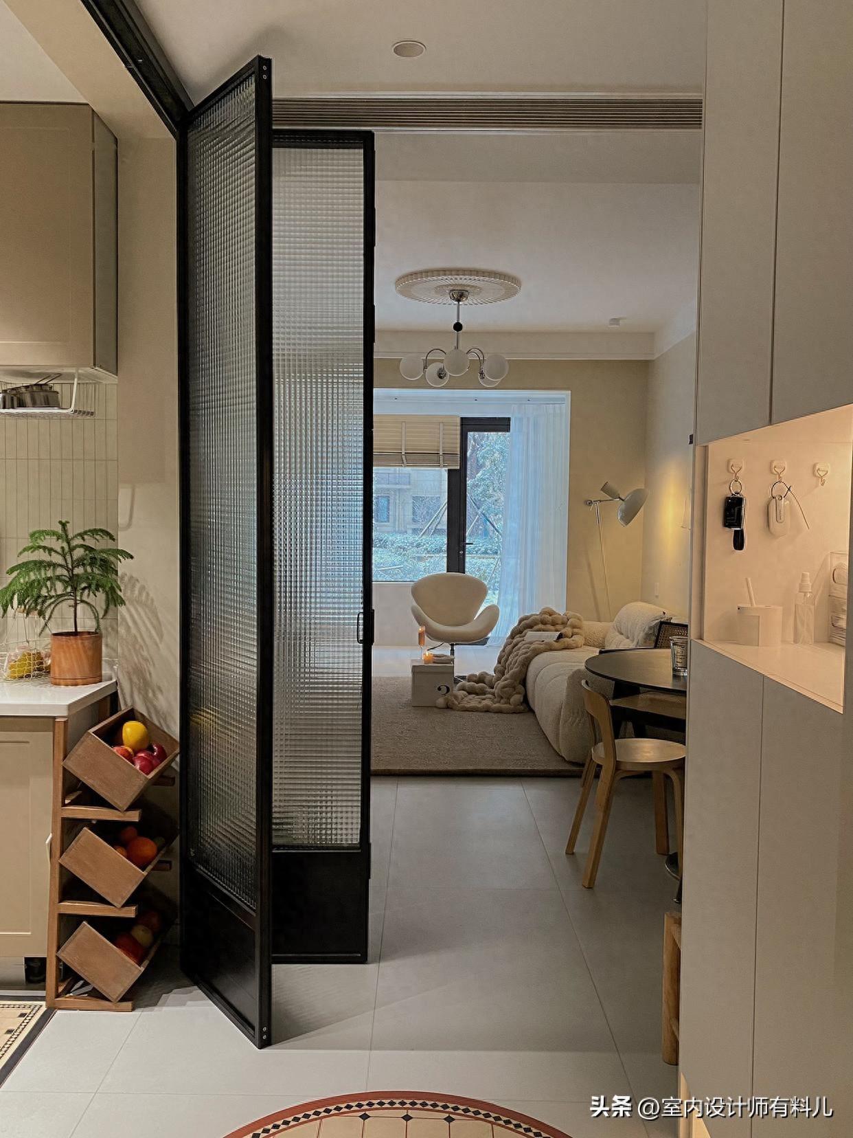 Are more and more people not installing sliding doors in their kitchens? It’s really wise to learn from the Cantonese people to install “folding doors”