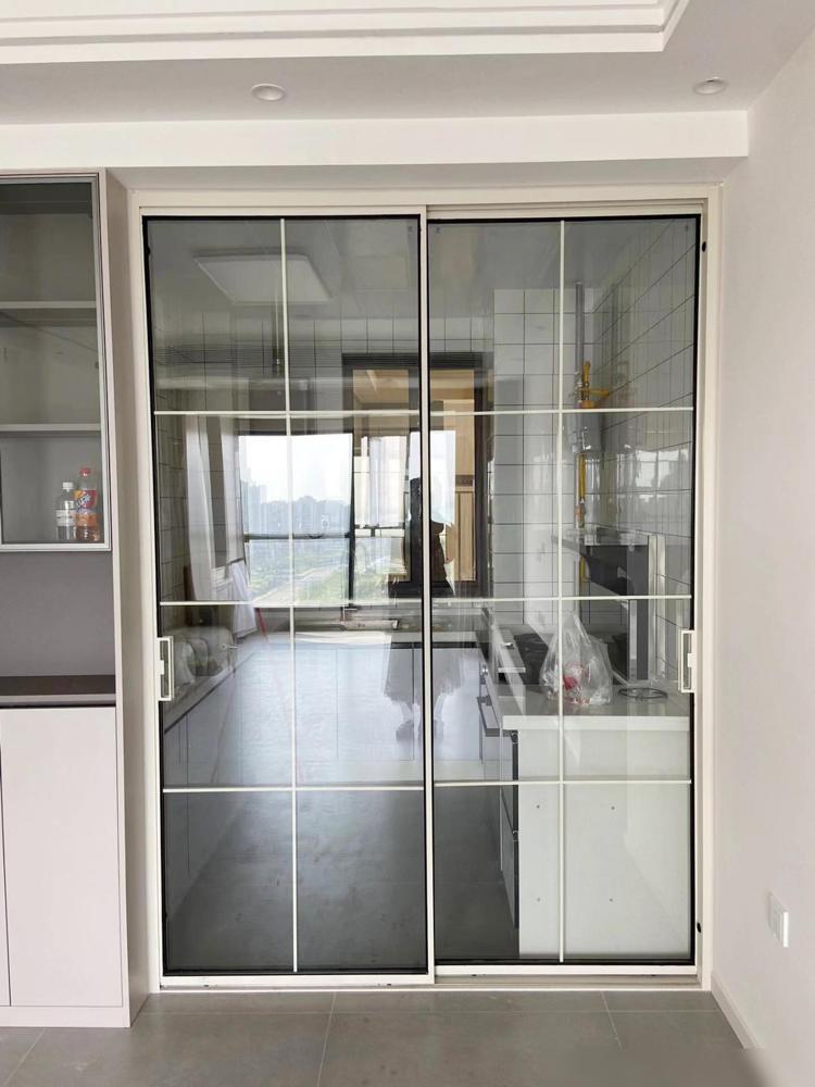 Why has everyone given up on sliding kitchen doors? Just look at the folding doors used by Cantonese people and you will know