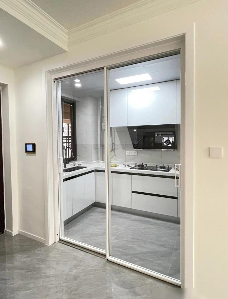 Why has everyone given up on sliding kitchen doors? Just look at the folding doors used by Cantonese people and you will know