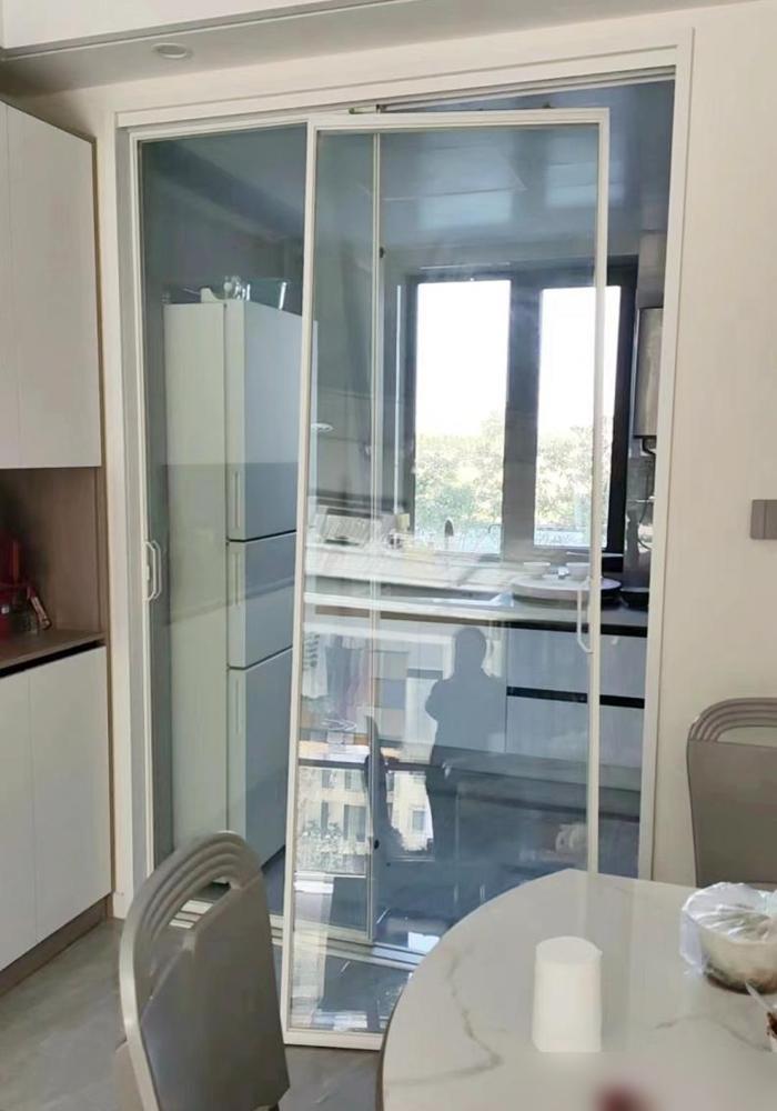 Why has everyone given up on sliding kitchen doors? Just look at the folding doors used by Cantonese people and you will know