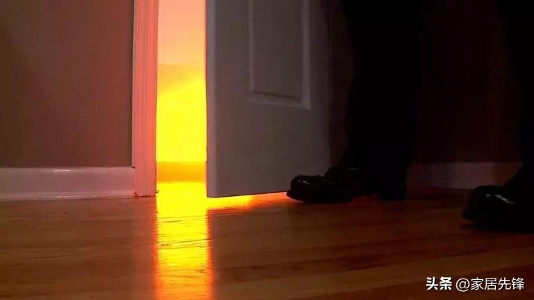 When sleeping, should you close the \"bedroom door\"? Not nonsense, but scientifically based