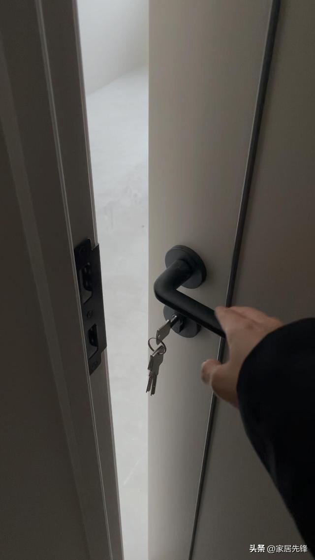 When sleeping, should you close the \"bedroom door\"? Not nonsense, but scientifically based
