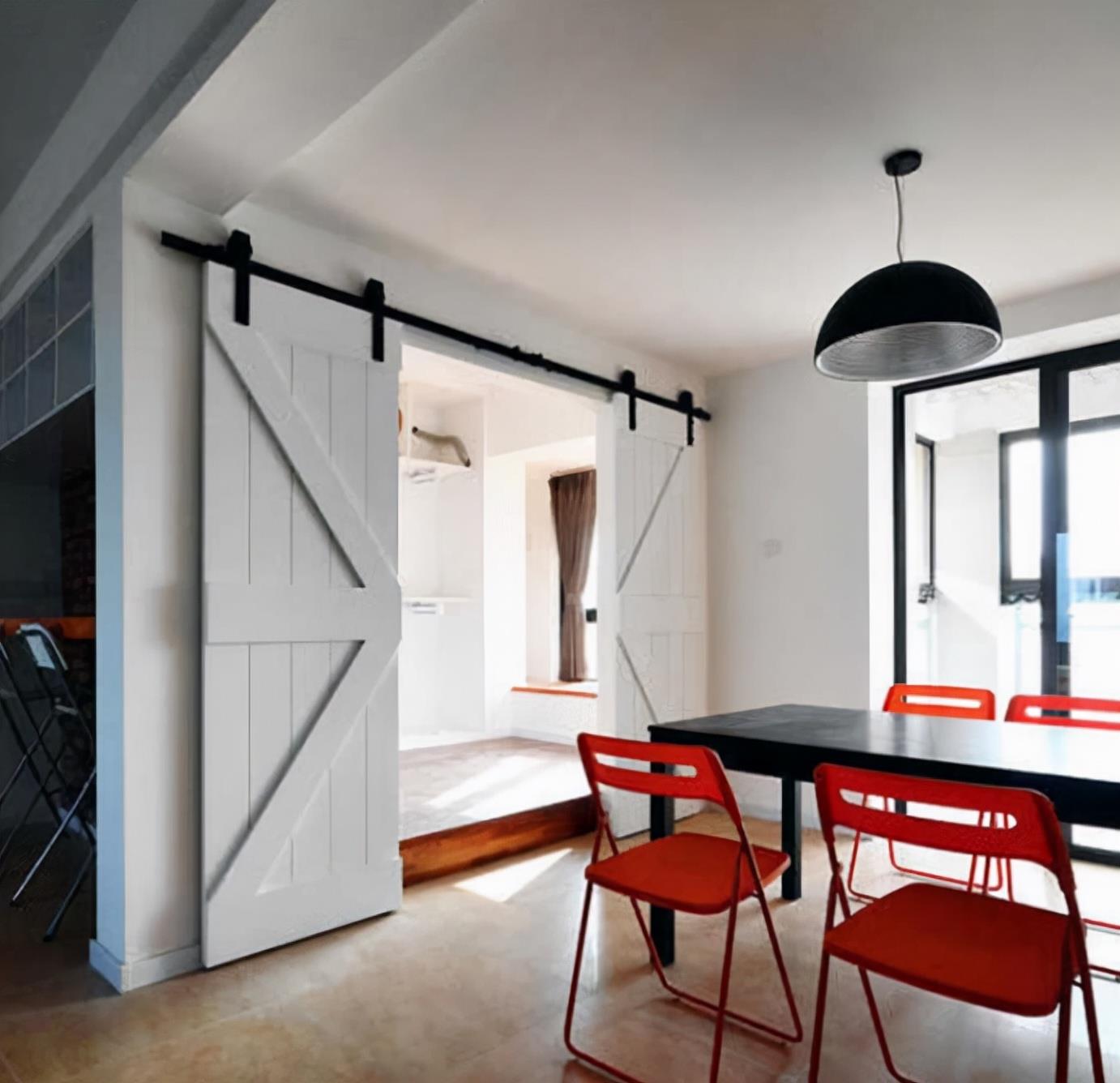 Choose sliding doors or folding doors? Try the new favorite decoration \"barn door\"