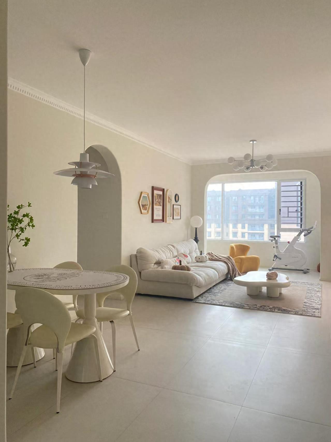 I am impressed by the “decoration wisdom” of young people! Good-looking and practical, the main thing is to save money