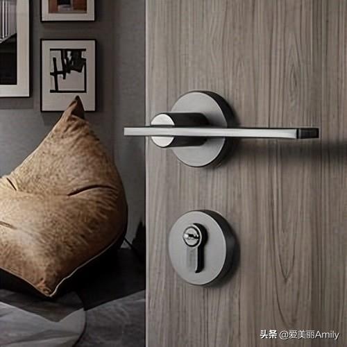 Whether you choose solid wood doors or paint-free doors, four questions you must ask