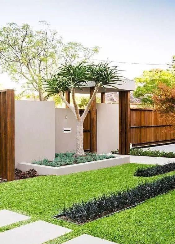 Exquisite courtyard entrance landscape design makes coming home a pleasure