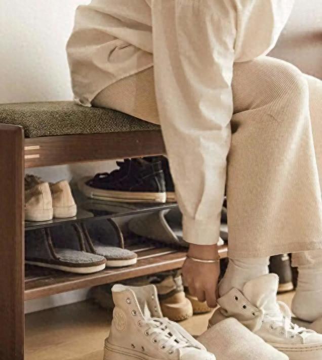 I found a shoe cabinet in a house in Shanghai. The design is so practical. Netizens said: \"Move out of my house quickly\"