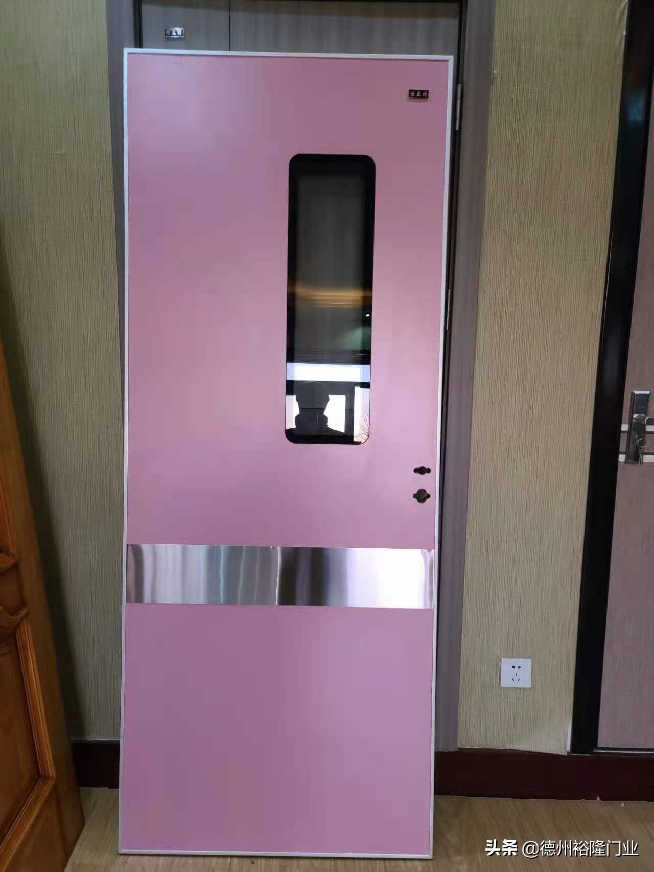 The difference between black crystal waterproof aluminum wooden door and carbon crystal panel door