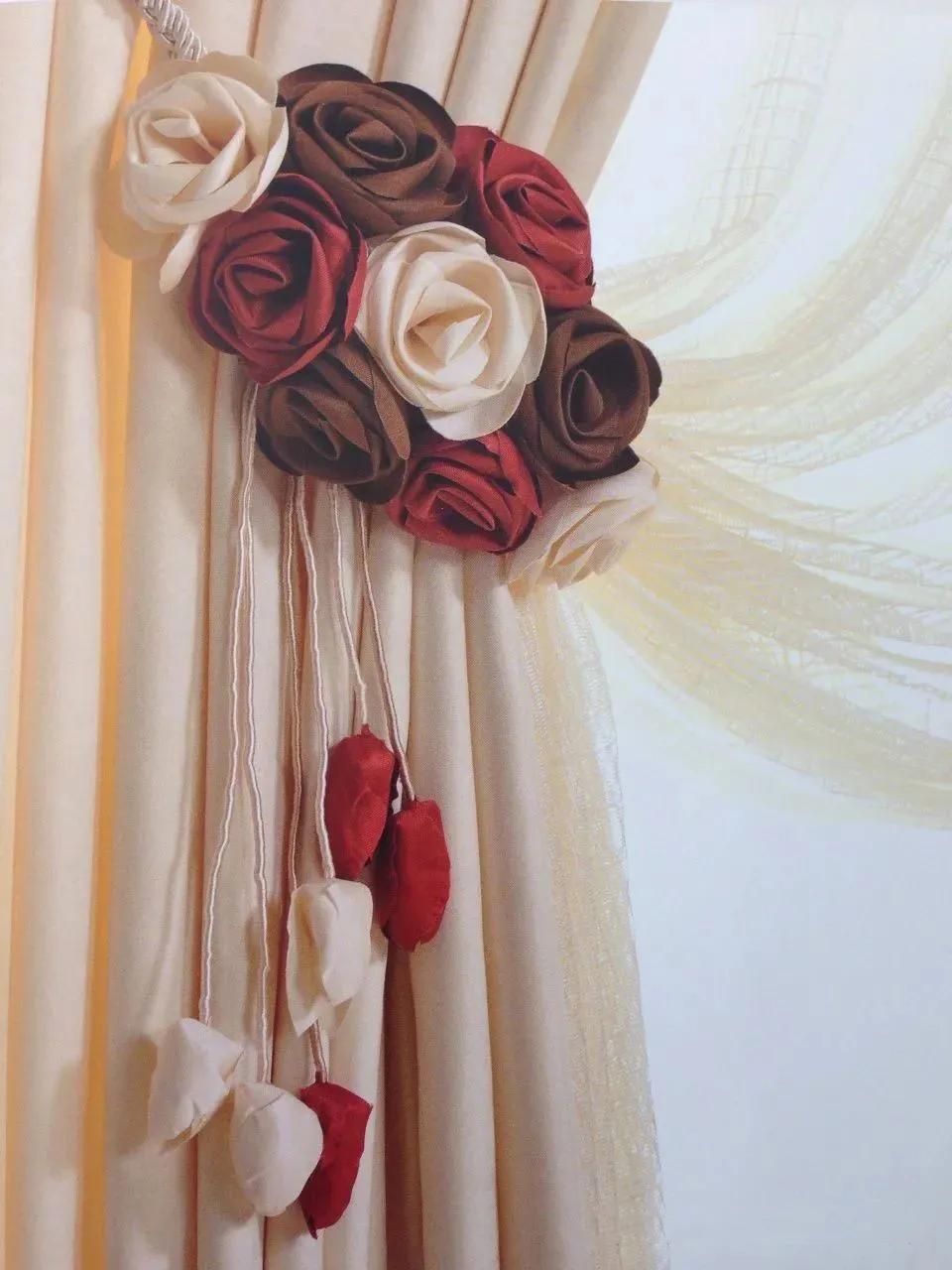 [Appreciation of Fabric Art] Use your little hands to make the plain curtains bloom with flowers. There is an illustrated tutorial on flowers at the back.