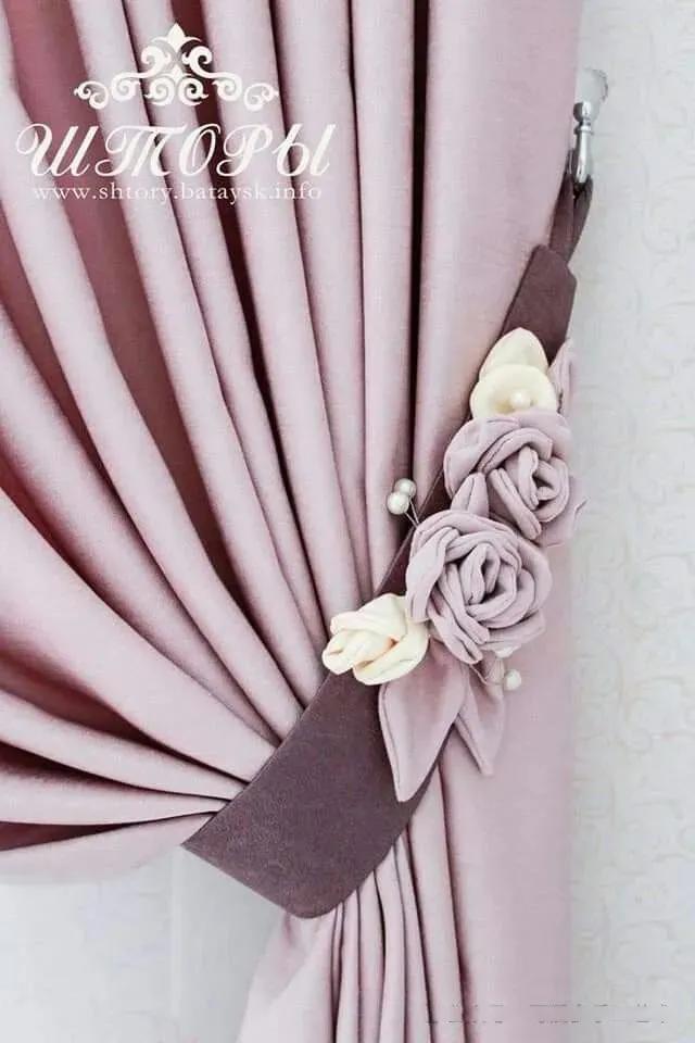 [Appreciation of Fabric Art] Use your little hands to make the plain curtains bloom with flowers. There is an illustrated tutorial on flowers at the back.