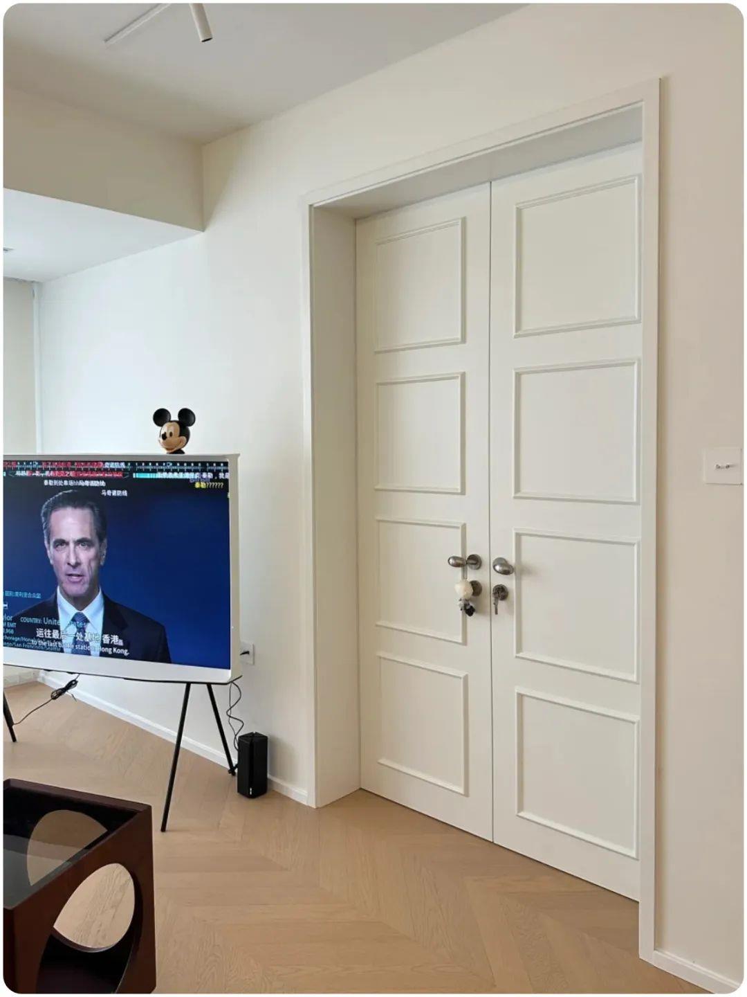 Different forms and options of bedroom doors