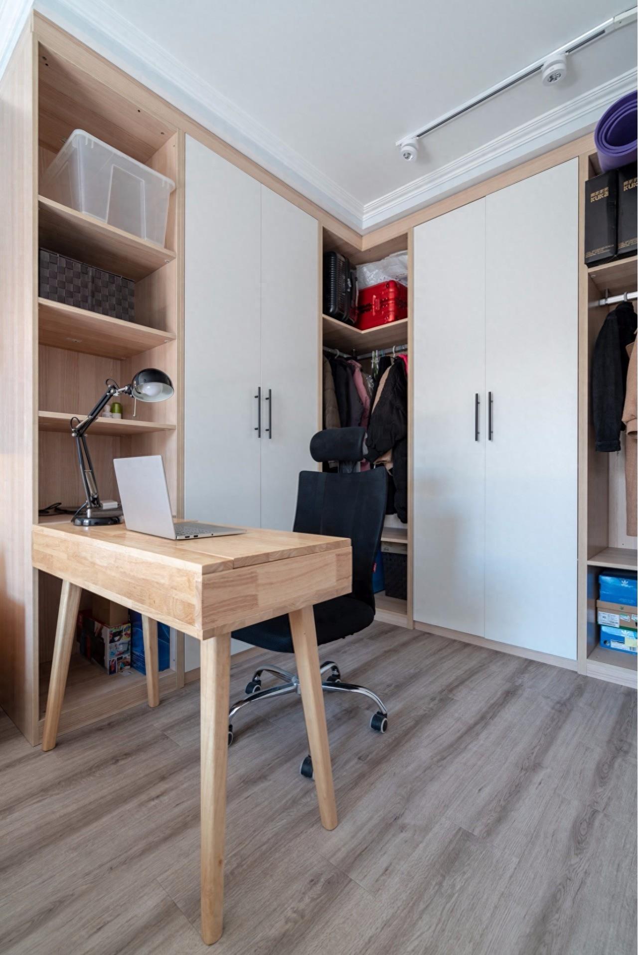 The wardrobe door is designed like this, making it feel free and casual! \"F&D Full Case System Home Furnishing\"