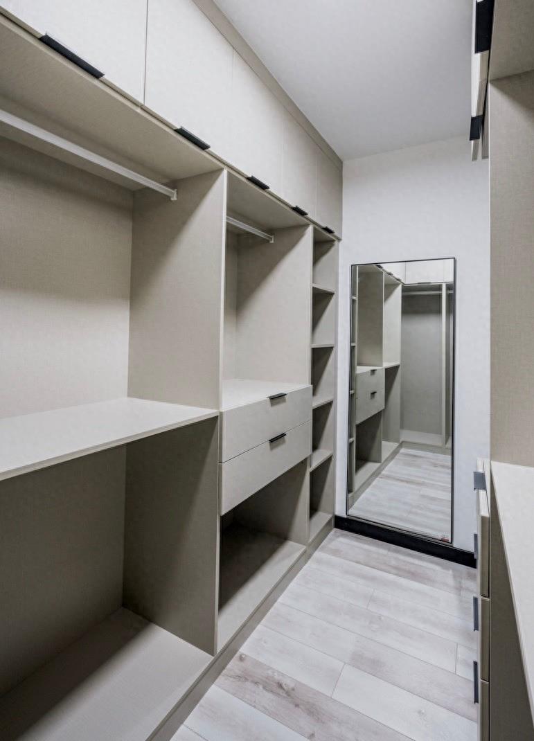 The wardrobe door is designed like this, making it feel free and casual! \"F&D Full Case System Home Furnishing\"