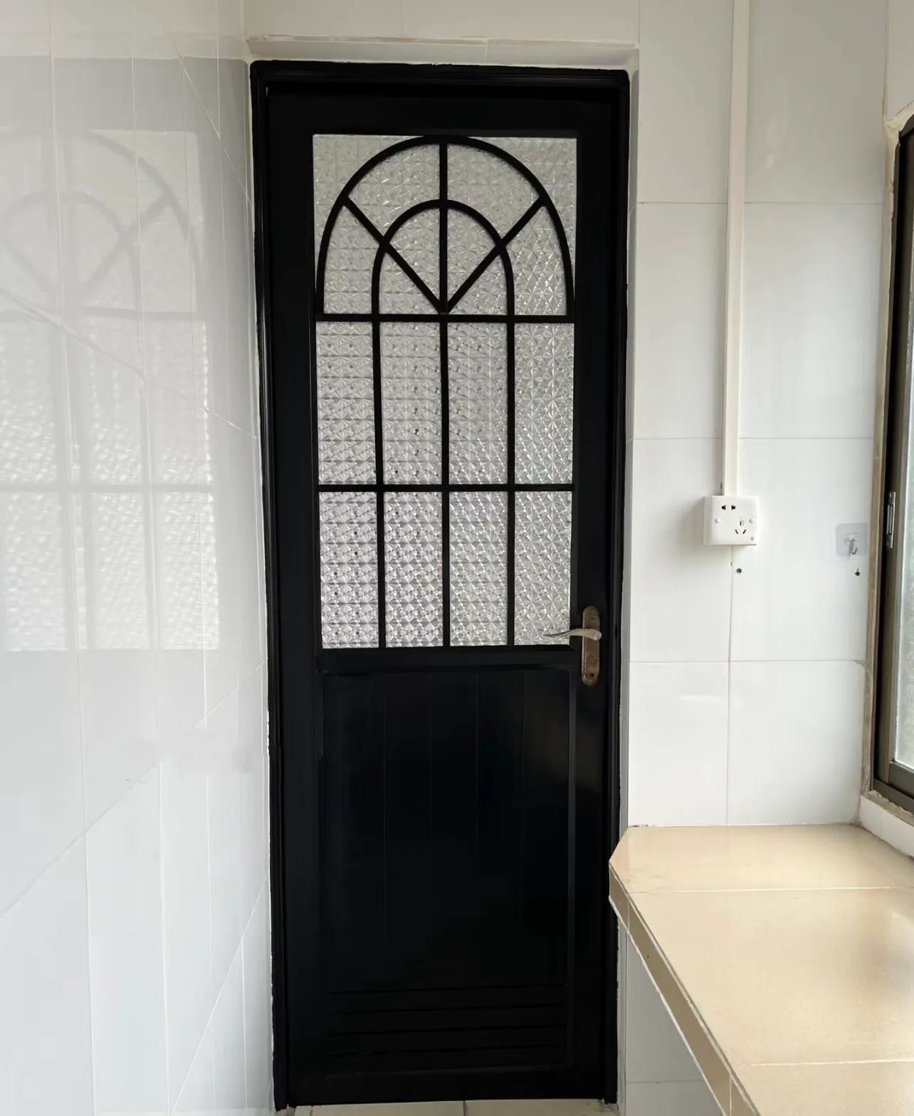 Ugly door counterattack: less than 100, \"replaced a door\" for the bathroom