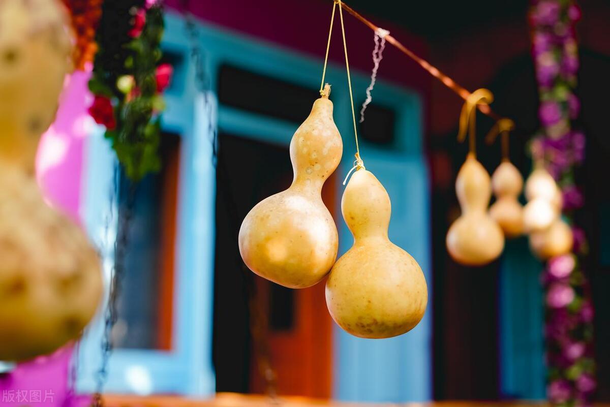 The feng shui of the entrance cannot be ignored. Let us teach you how to create an entrance feng shui where good luck often comes in and bad luck does not enter!