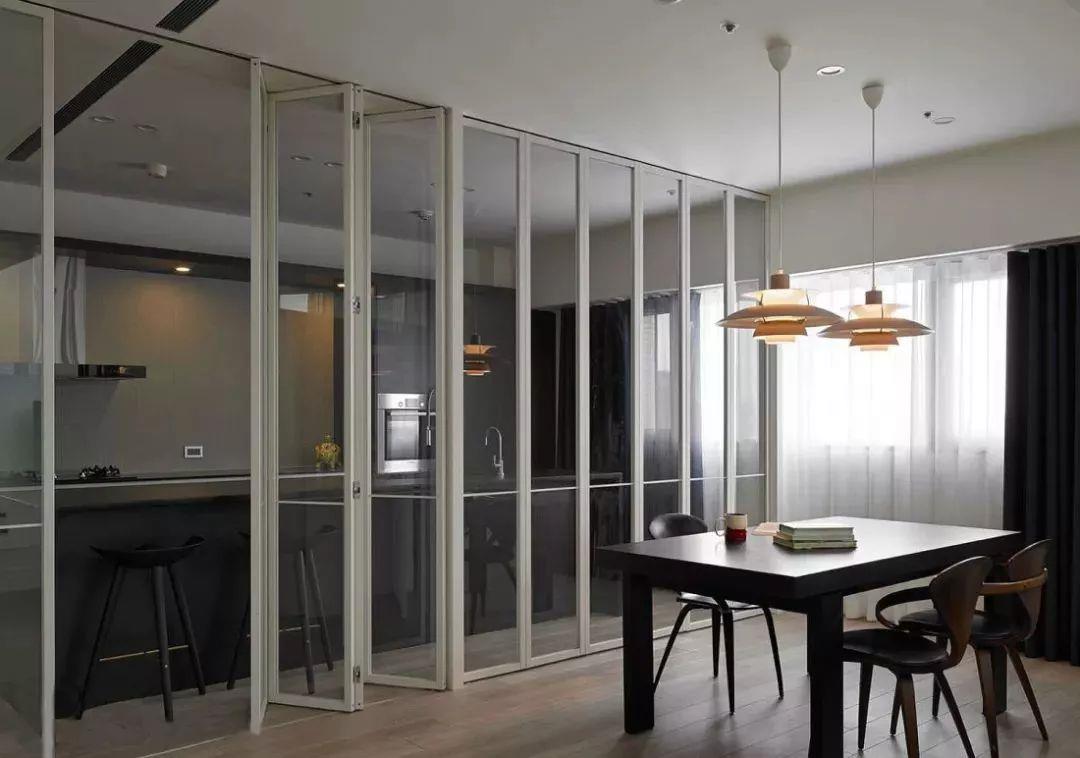 After choosing folding doors for wardrobes, kitchens, study rooms, and balconies, the space is doubled and the appearance is still very good.