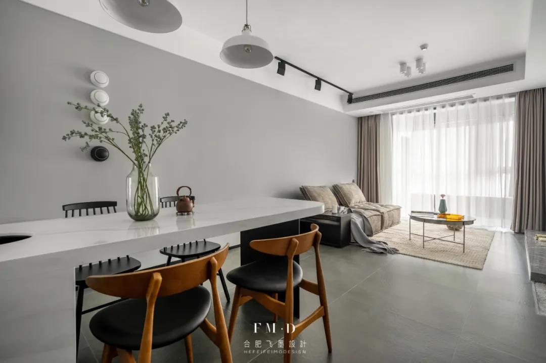 Take stock of the 10 most popular design styles at the moment. If you are decorating, pick the one you like.