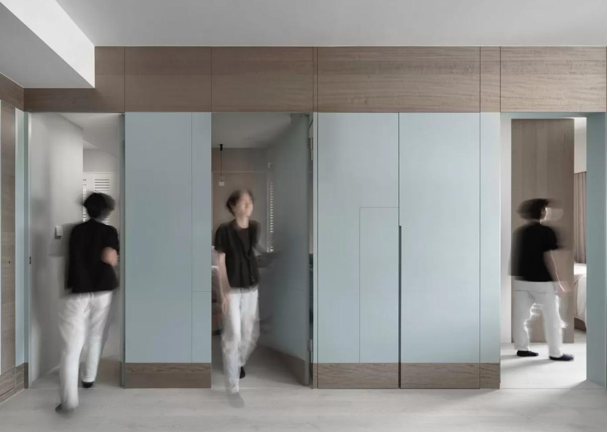 You should also install invisible doors in your next apartment, which will be beautiful while protecting privacy, doubling the appearance of your home.